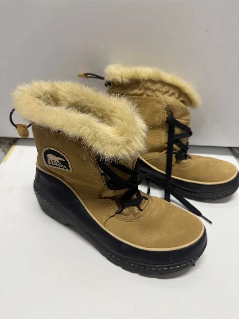 Sorel Women's Tan Faux-Fur Lace-Up Winter Boots Size 8 Worn Once